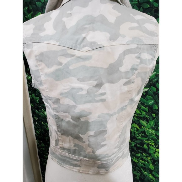 Wallflower Light pink & Green Camo Vest with Hoodie - Small - Picture 5 of 8